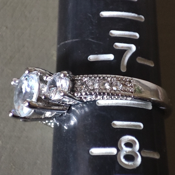 Cubic Zirconia Silvertone Rhodium Plate Engagement Solitaire Ring Size 7 1/2 NEW - Picture 1 of 5